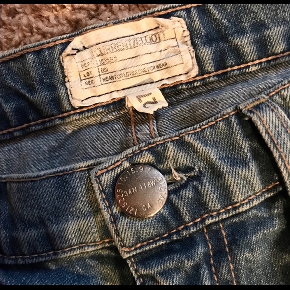Current/Elliott Distressed Denim Light Wash Jeans - Picture 5 of 7